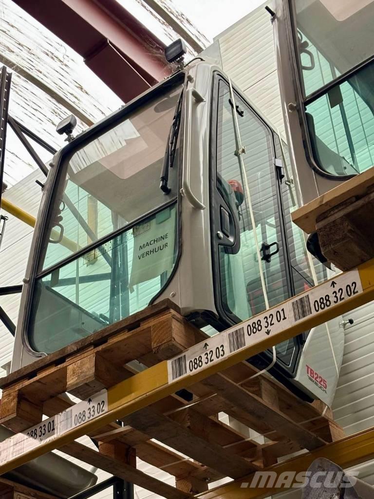 Takeuchi TB 225 Mini bageri < 7t