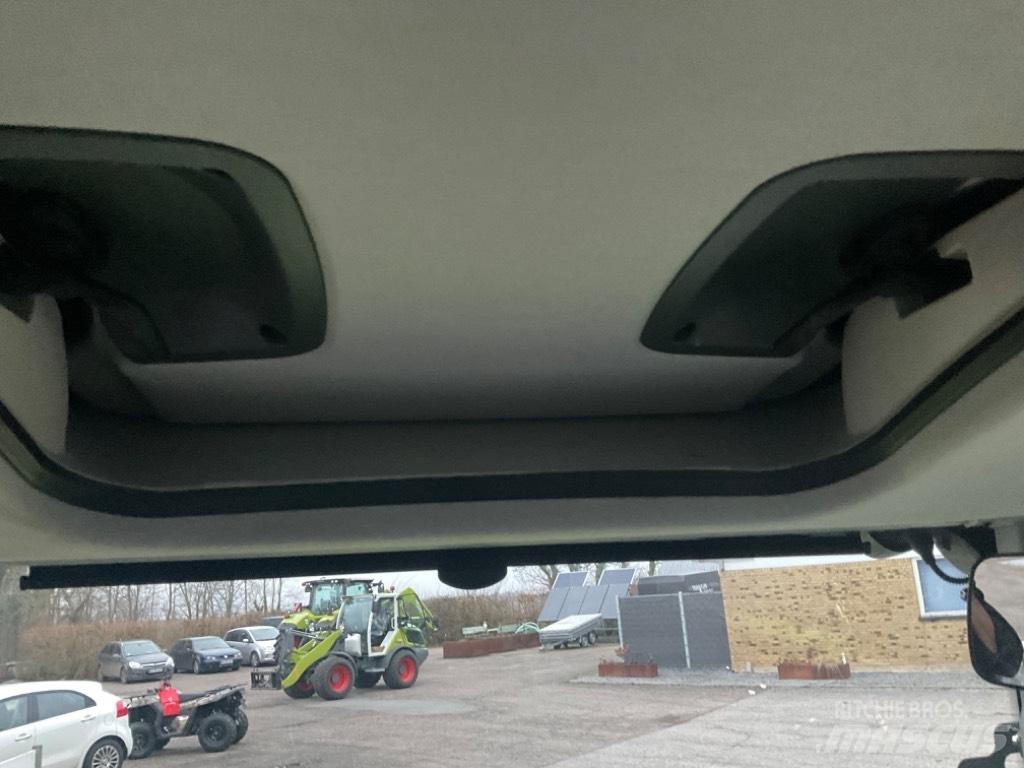 CLAAS ARION 450 Traktori