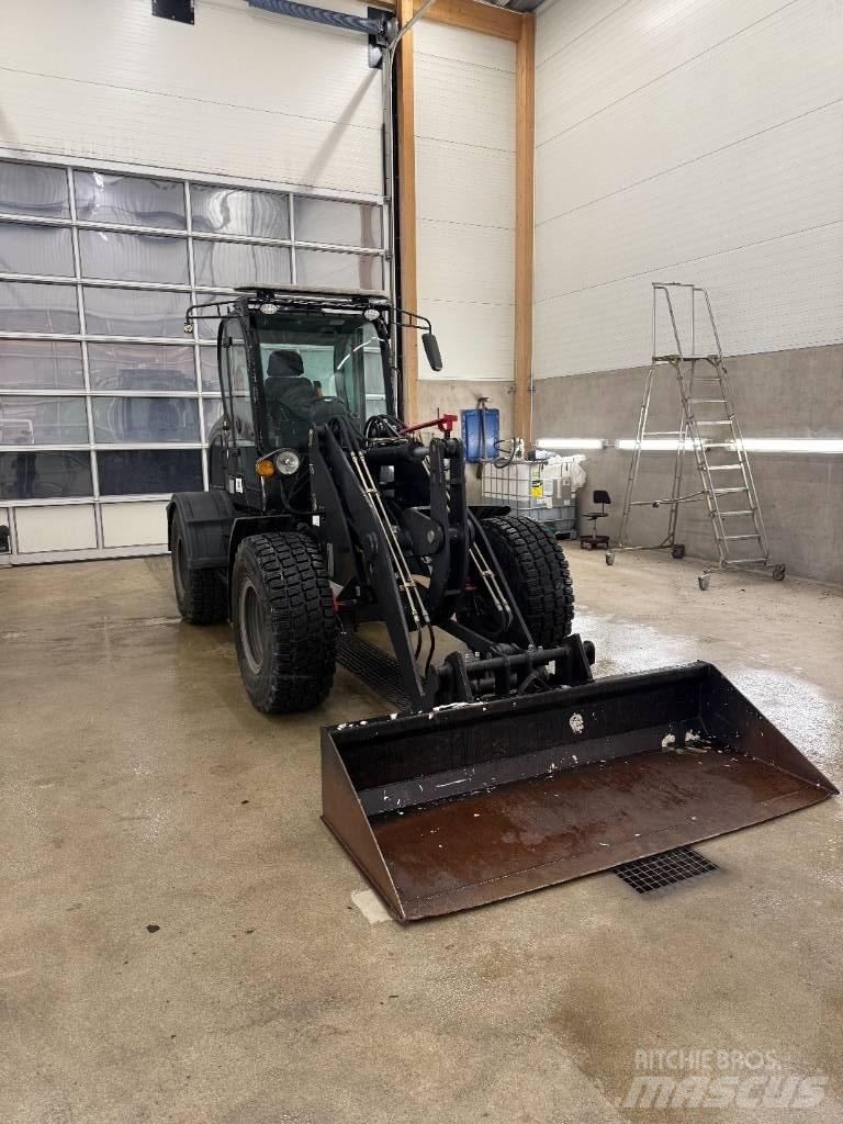  D-Machine  2550 Utovarivači na točkove