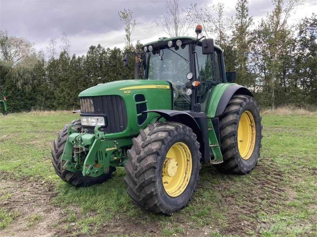 John Deere 7430 Traktori