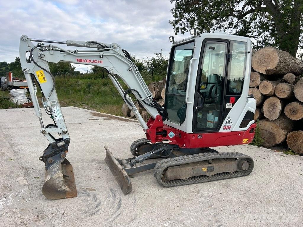 Takeuchi TB 225 Mini bageri < 7t