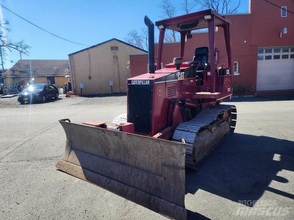 CAT D 3 C III Buldožeri guseničari