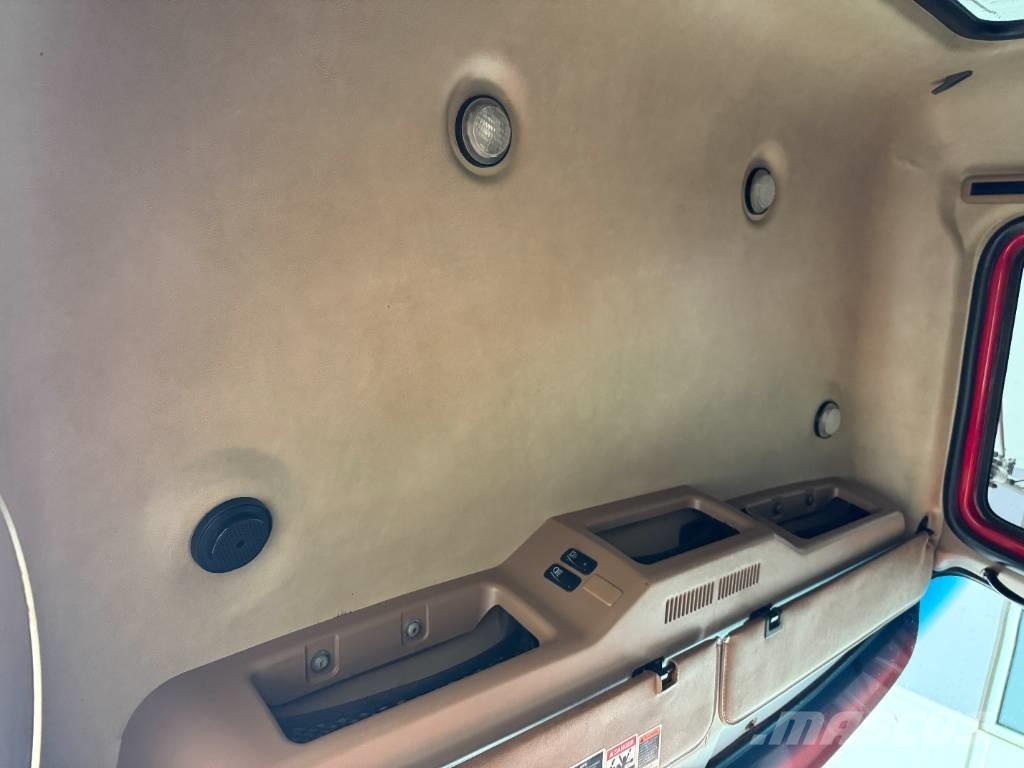 Mack GU 713 Kiperi kamioni