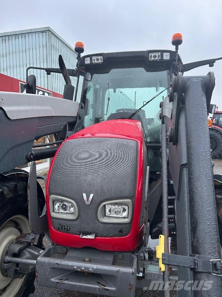 Valtra N 121 Traktori