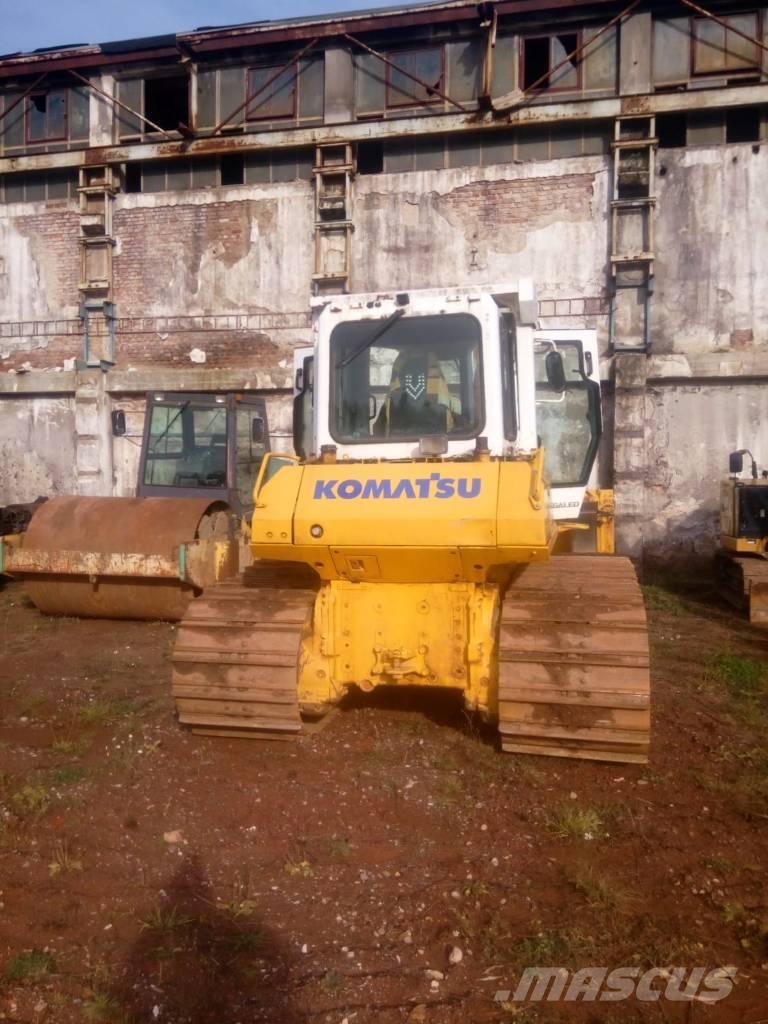 Komatsu D 61 PX-15 Buldožeri guseničari