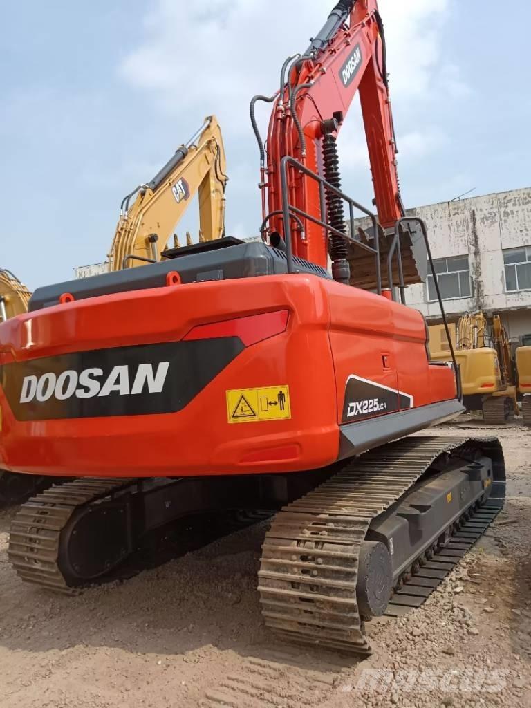 Doosan DX 225 LC Bageri guseničari