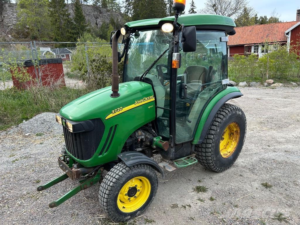 John Deere 3720 Traktori