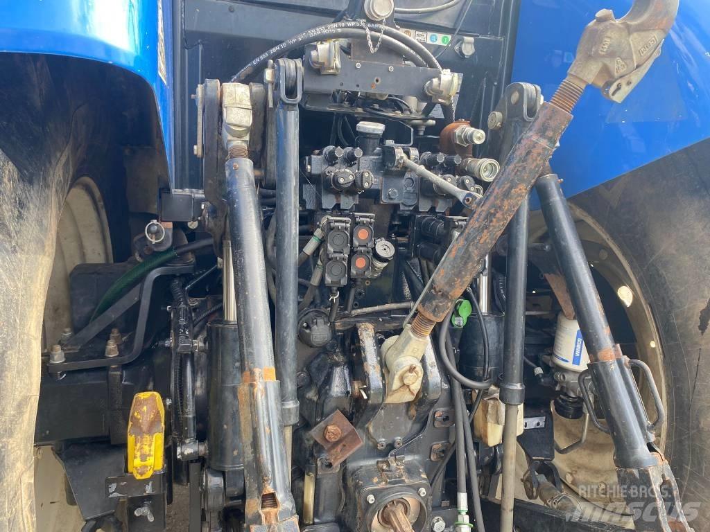 New Holland T 7.235 Traktori