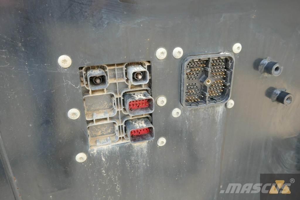 CAT 352F Cab Kabine i unutrašnjost