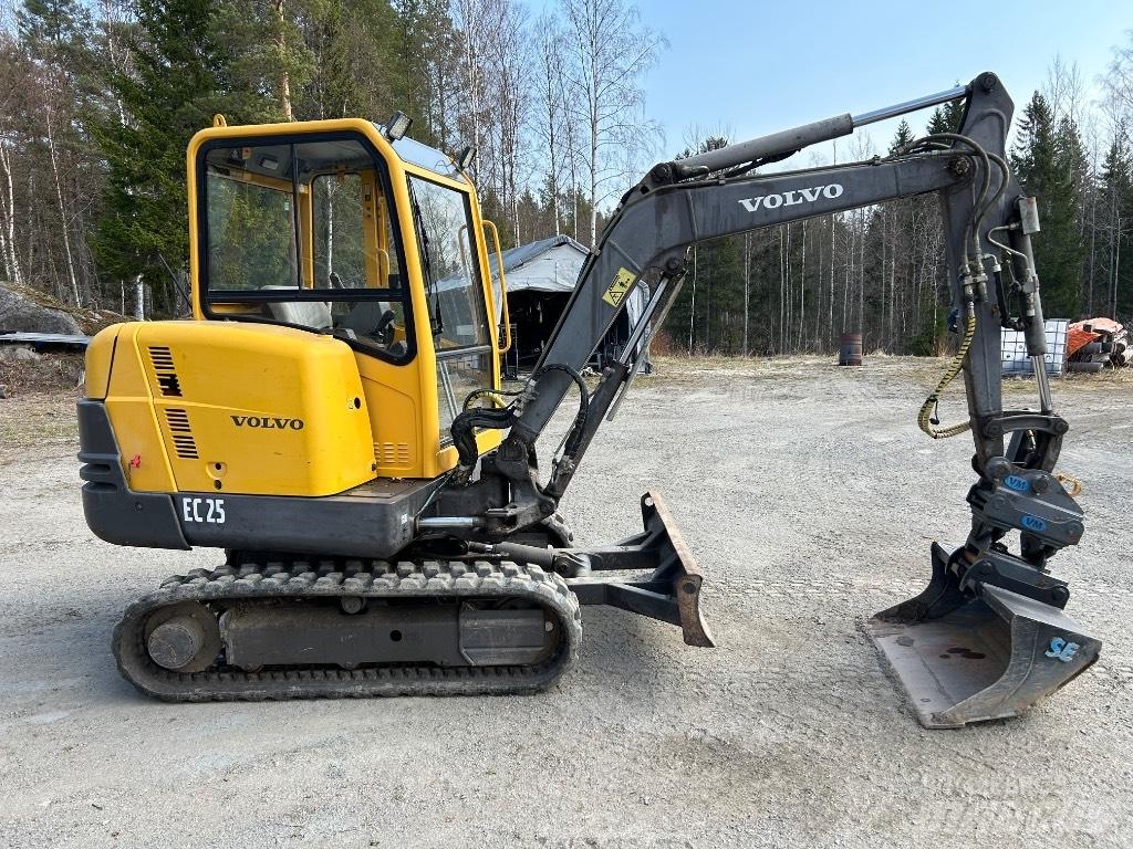 Volvo EC 25 Mini bageri < 7t