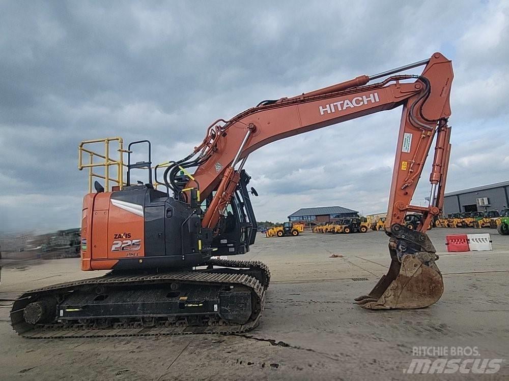Hitachi ZX225USLC-7 Bageri guseničari