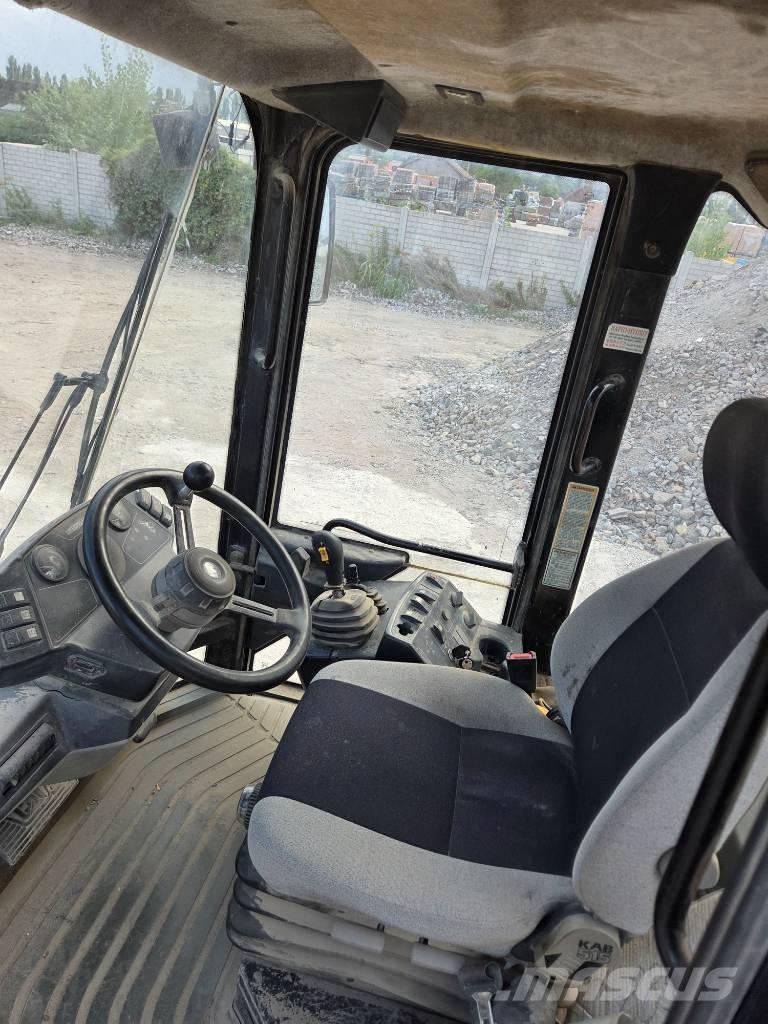 CAT 906 Utovarivači na točkove