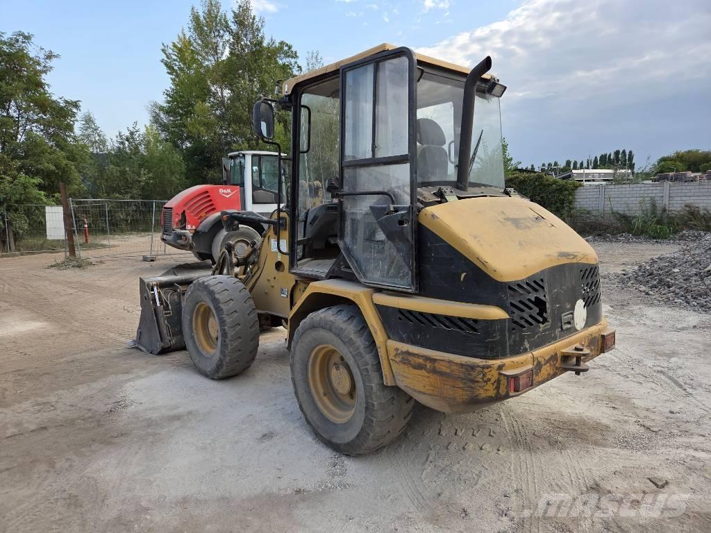 CAT 906 Utovarivači na točkove