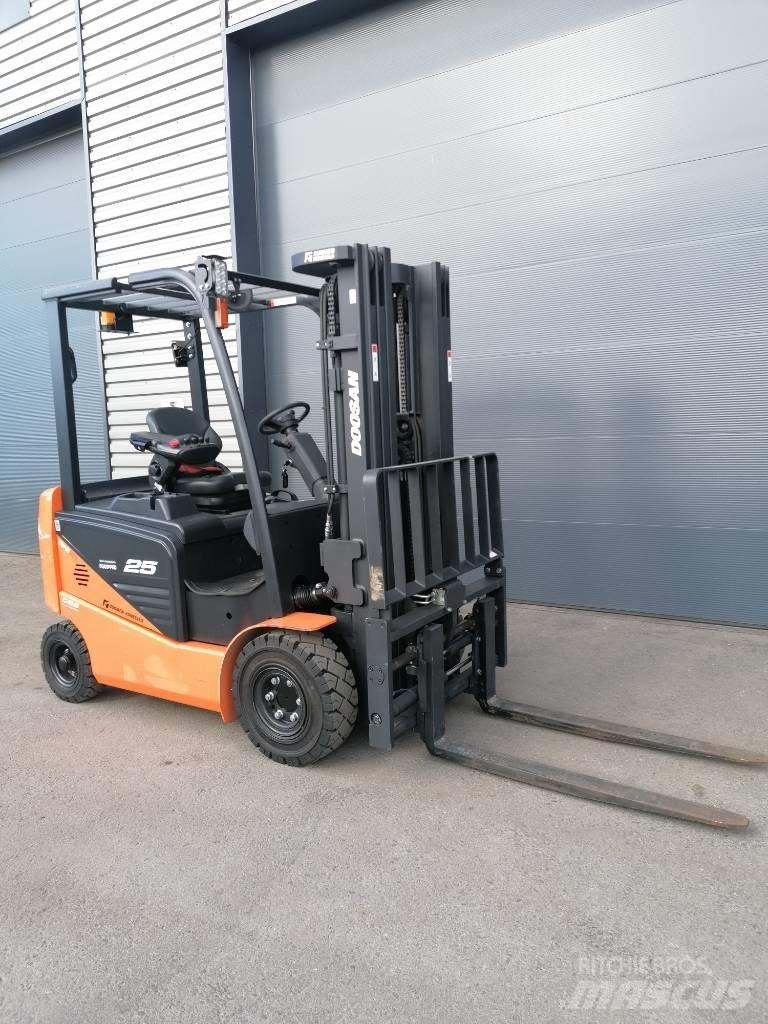 Doosan B 25 NS Električni viljuškari