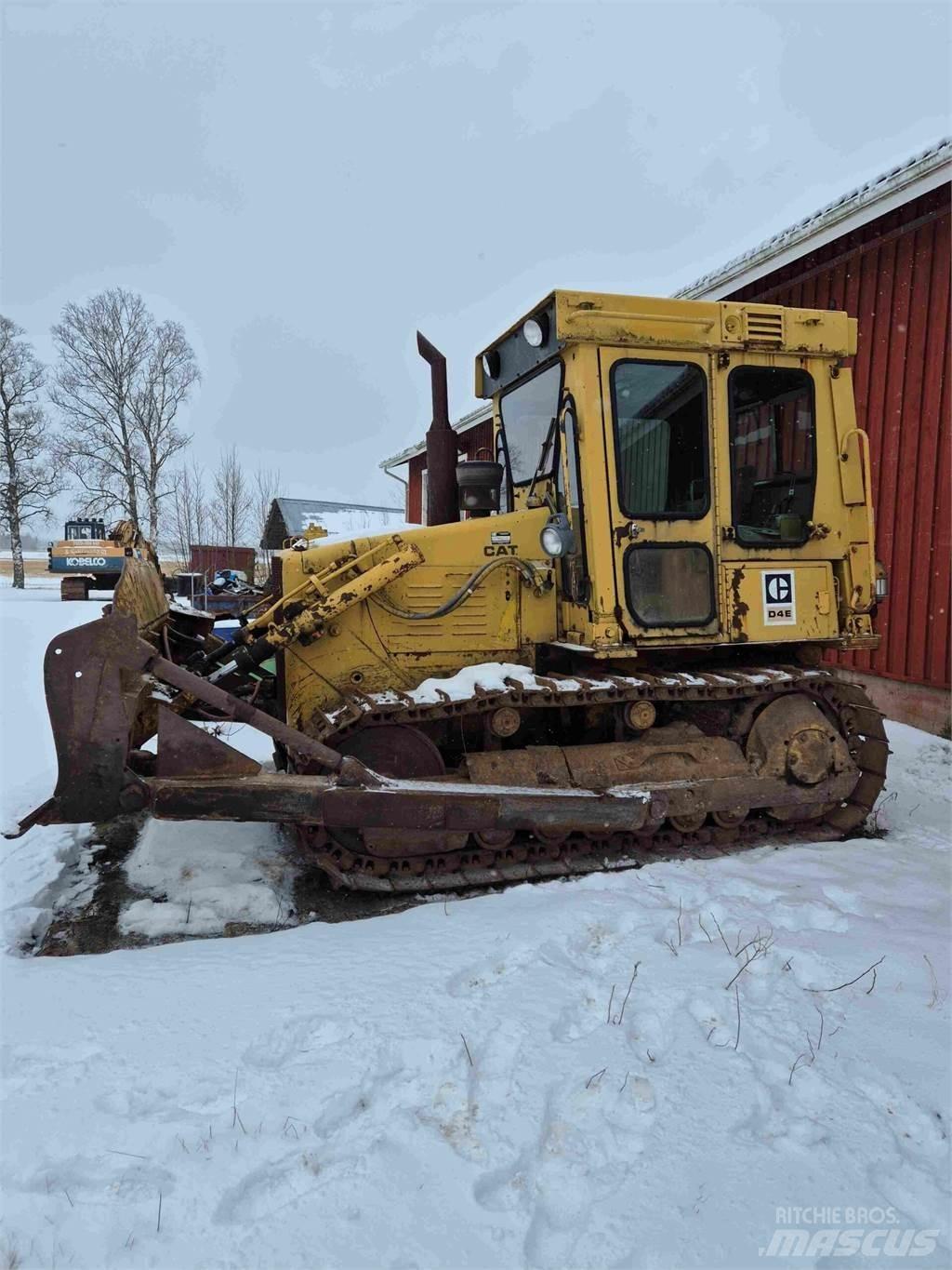 CAT D4E Buldožeri guseničari