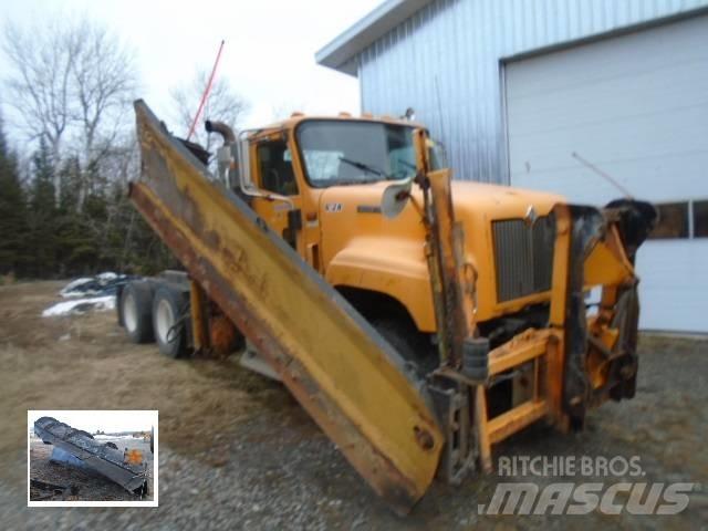 International 5500 i Snežne daske i plugovi