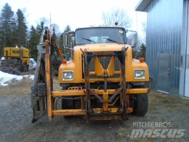 International 5500 i Snežne daske i plugovi