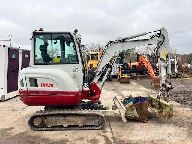 Takeuchi TB 230 Mini bageri < 7t