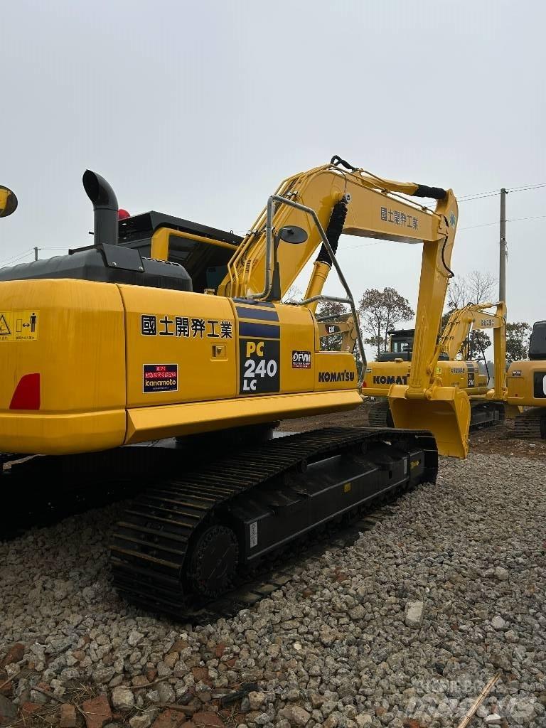 Komatsu 240-8 Bageri guseničari