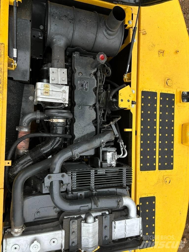 Komatsu 240-8 Bageri guseničari