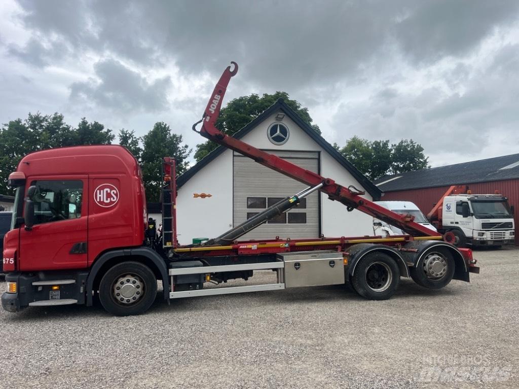 Scania P 320 Rol kiper kamioni sa kukom za podizanje tereta