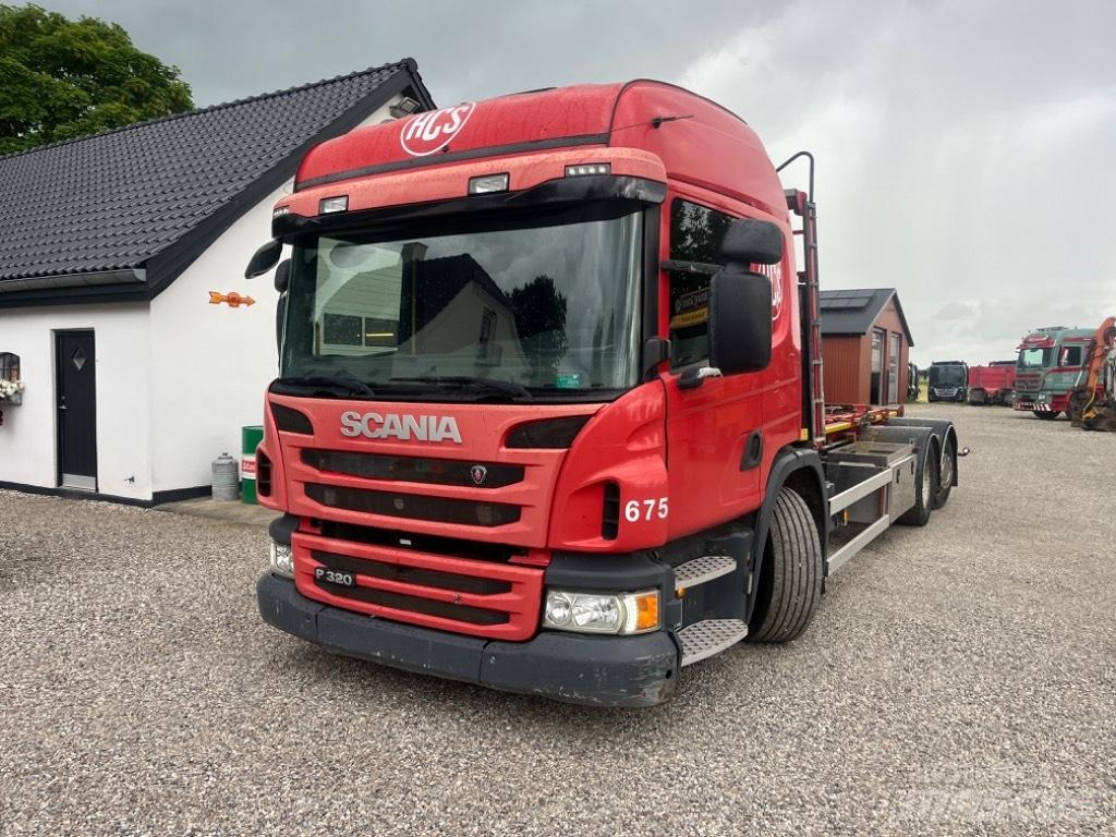 Scania P 320 Rol kiper kamioni sa kukom za podizanje tereta