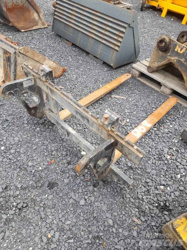 CAT 908M Utovarivači na točkove