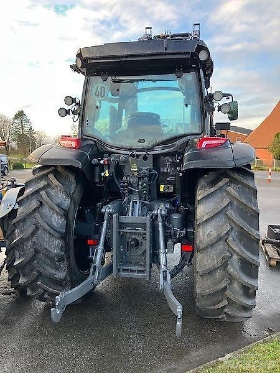 Valtra g135a Traktori