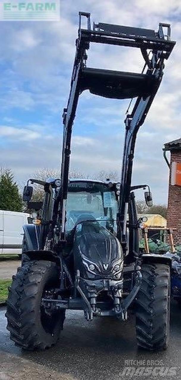 Valtra g135a Traktori
