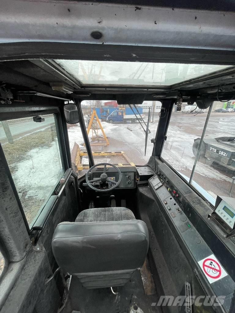 Sisu TRX181 Terminalni tegljači