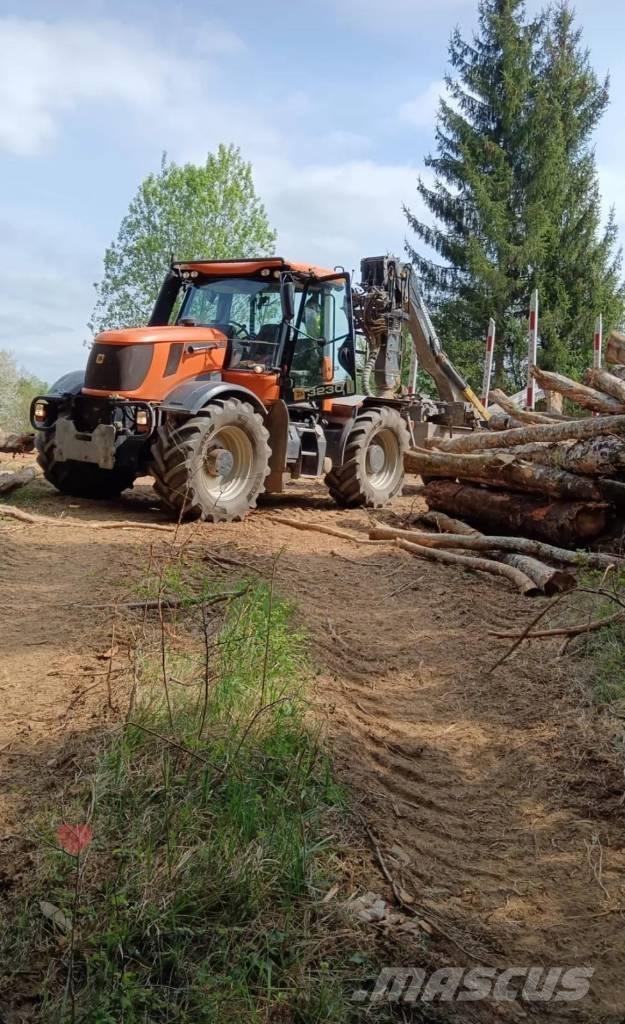 JCB Fastrac 3230 Šumarski traktori