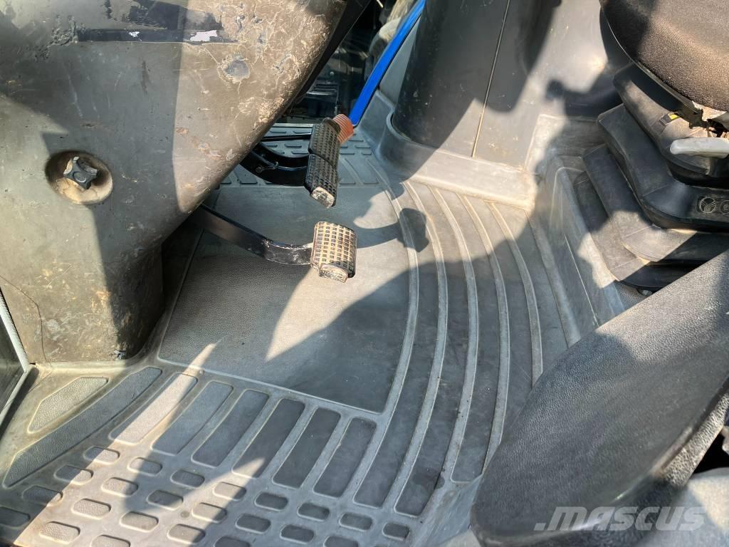 New Holland TM 135 Traktori