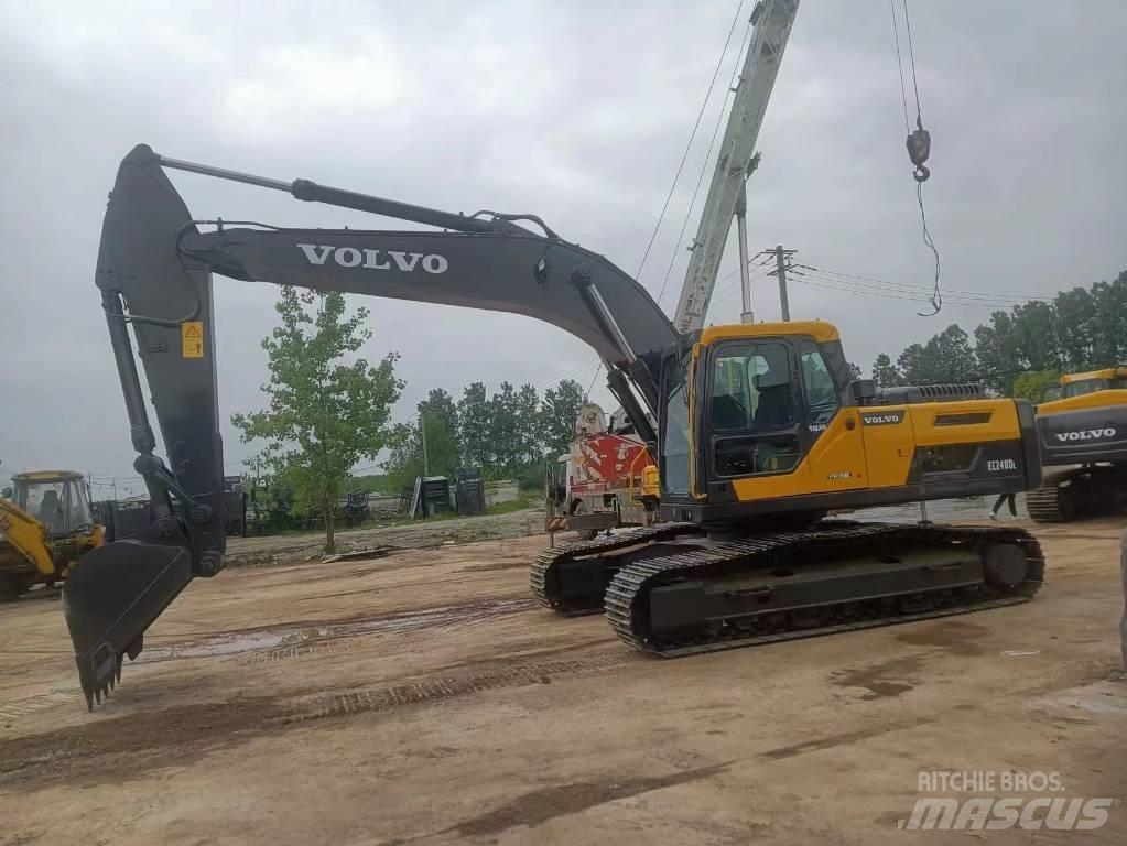 Volvo EC 240 DL Bageri guseničari