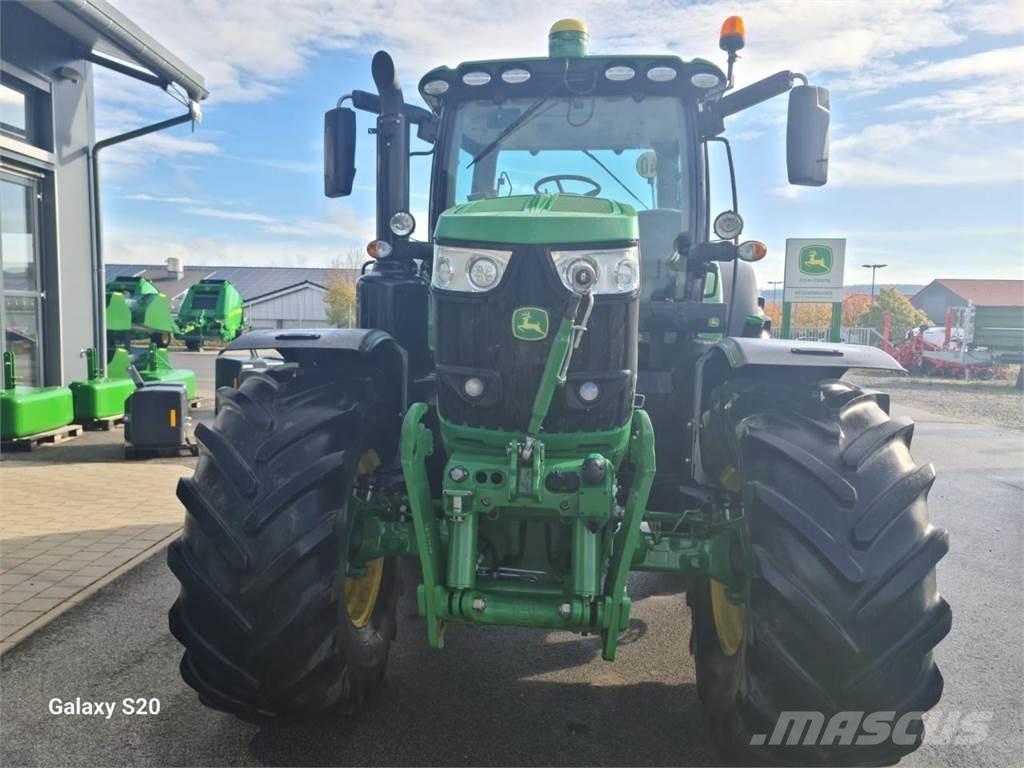 John Deere 6215R Traktori