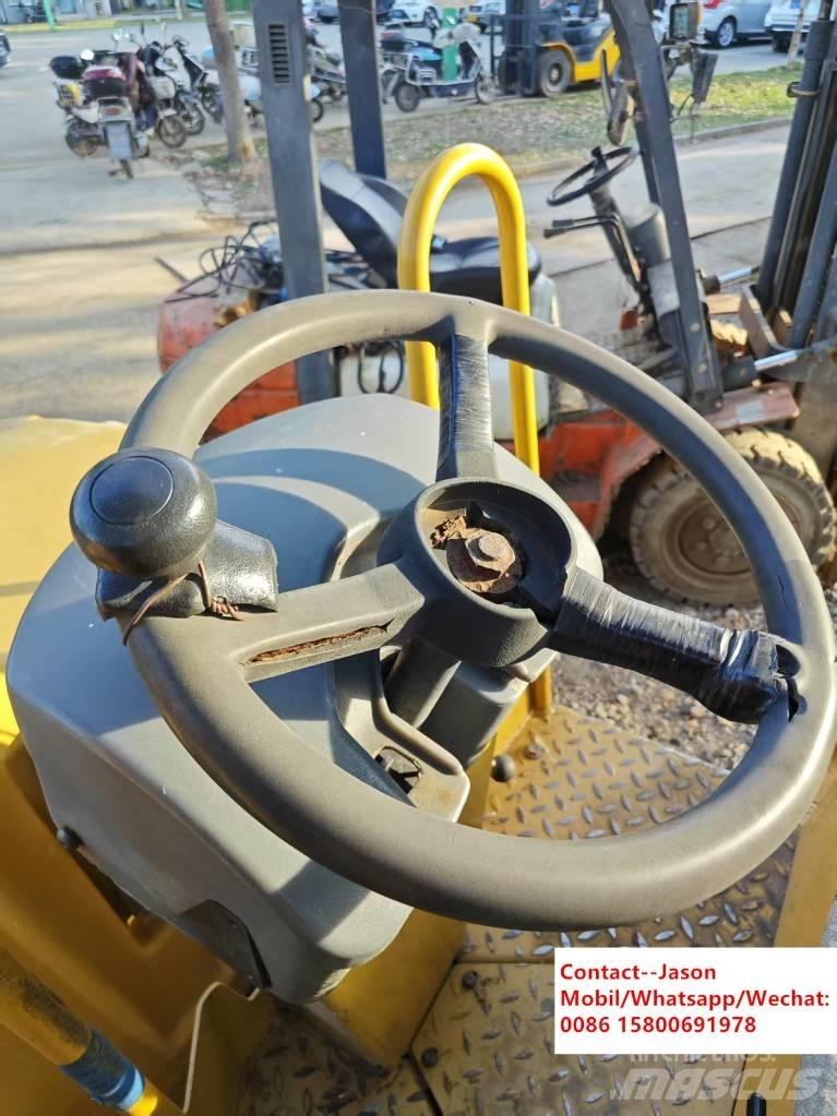 CAT CB 24 Valjci sa duplim bubnjem