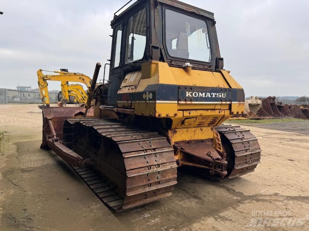 Komatsu D63E-1 Buldožeri guseničari