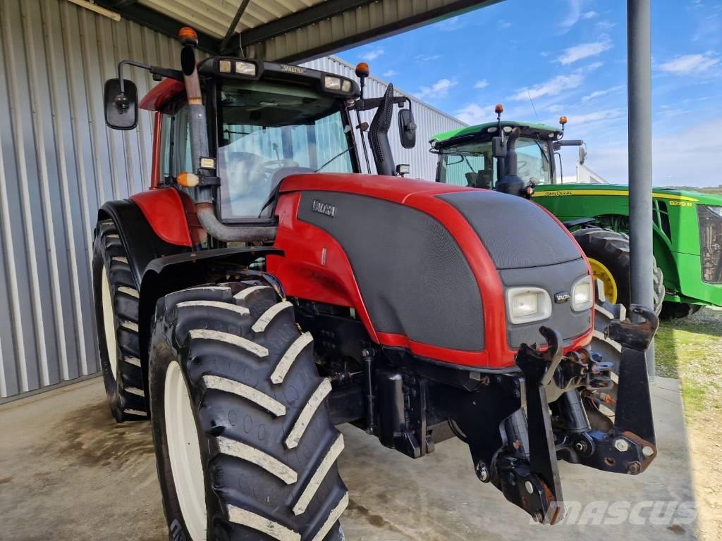 Valtra T 180 Traktori