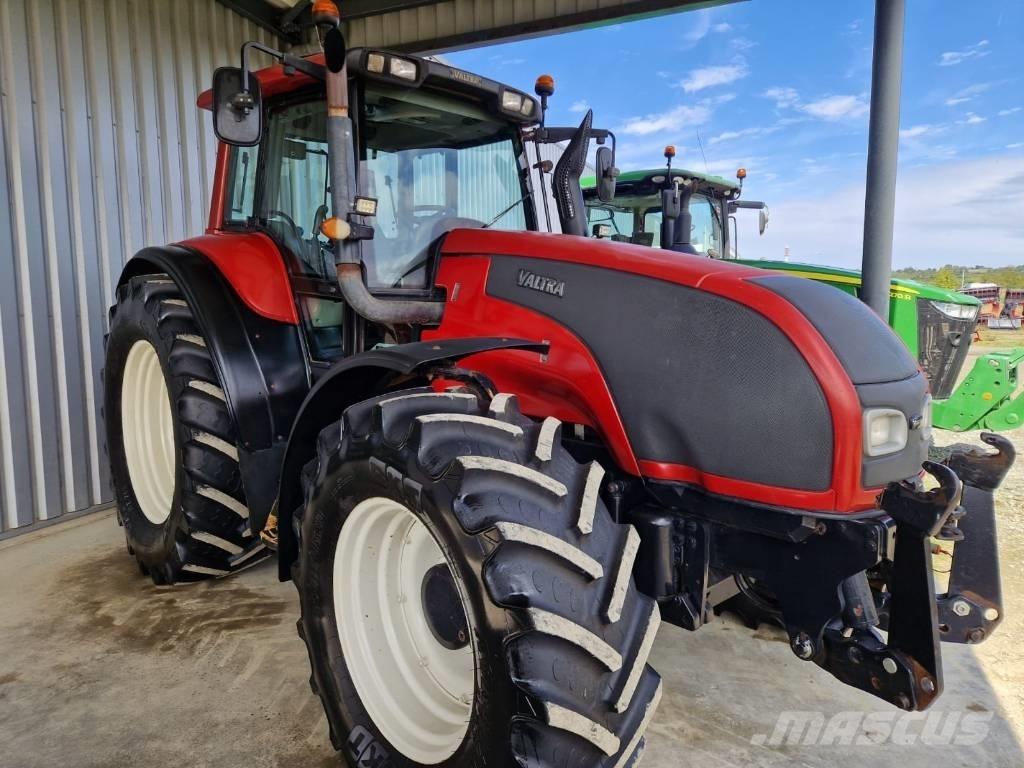 Valtra T 180 Traktori