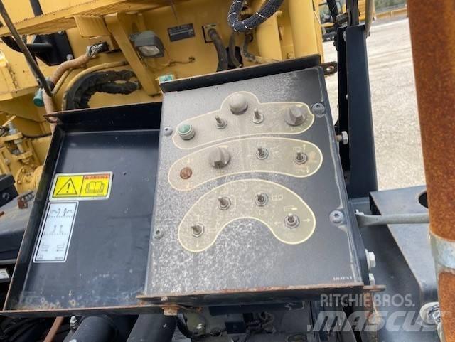 CAT AP1055E Asfaltni finišeri
