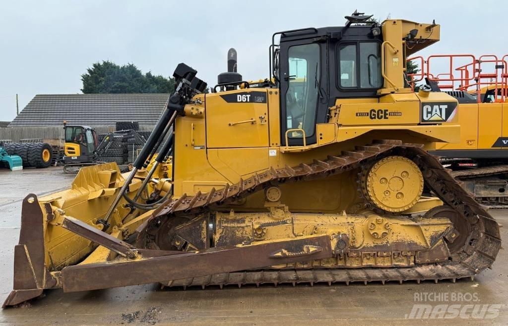 CAT D6T Buldožeri guseničari