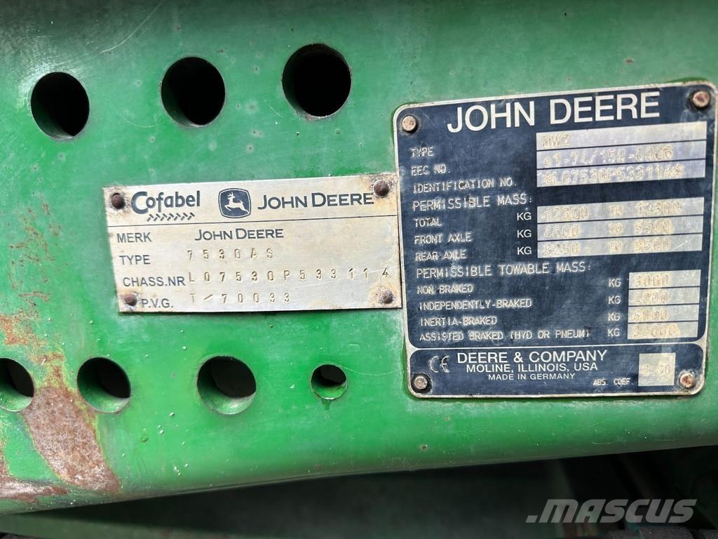 John Deere 7530 Traktori