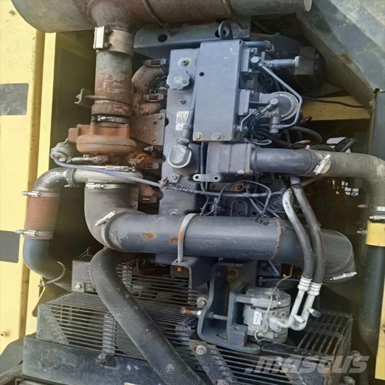 Komatsu 300 Bageri guseničari