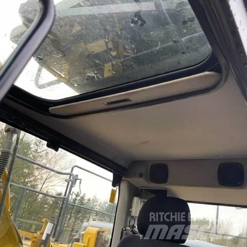 Komatsu PC210 LCI - 10 Traktori
