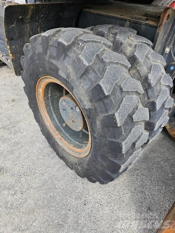 Komatsu PW 148-8 Bageri točkaši