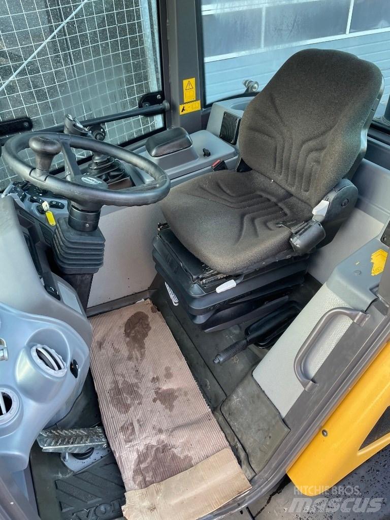 Volvo L28F Mini utovarivači