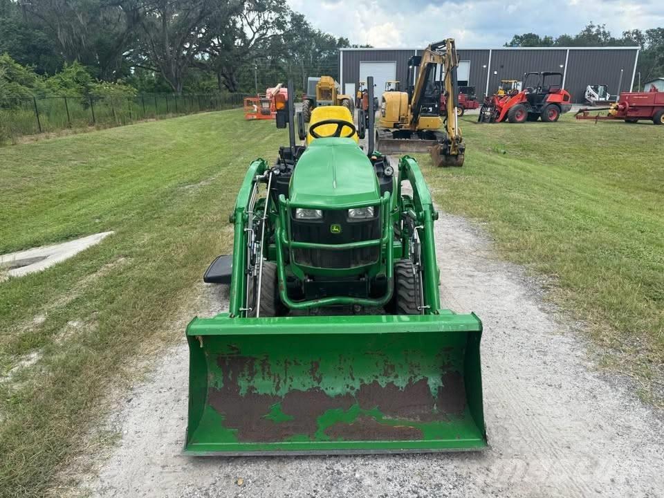 John Deere 1025 R Traktori