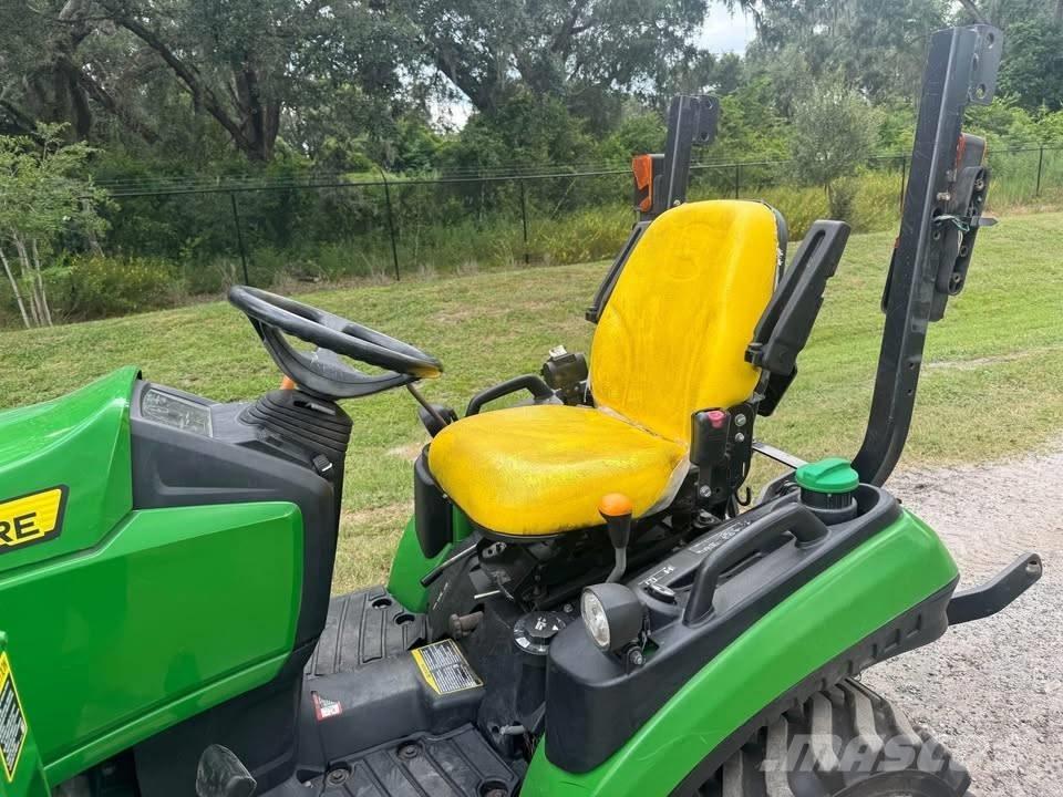 John Deere 1025 R Traktori
