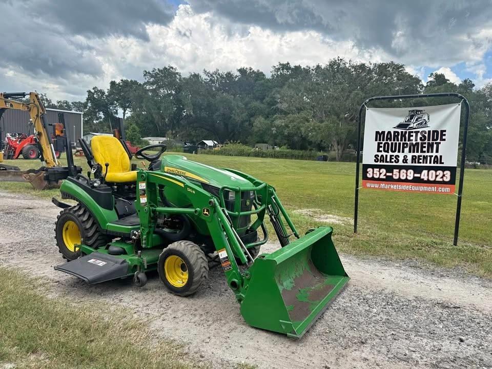 John Deere 1025 R Traktori