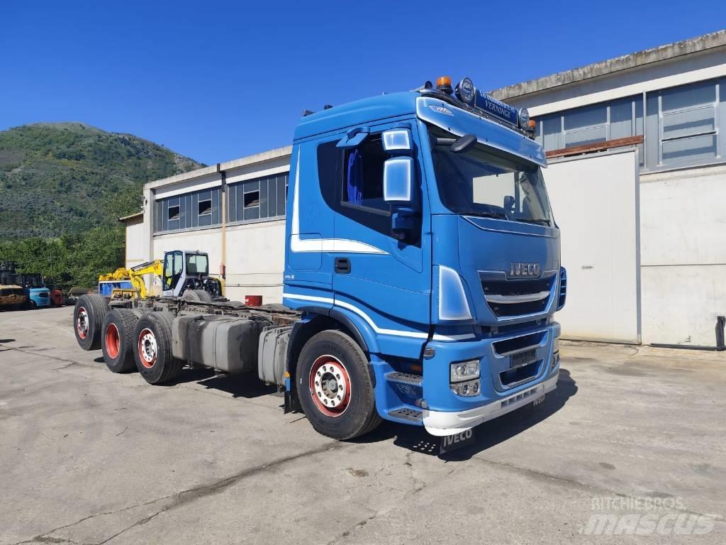 Iveco Stralis 320S50 Kamioni sa ravan platformom / vitlom