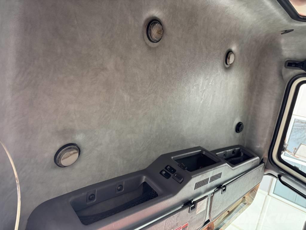 Mack GU813 Kiperi kamioni